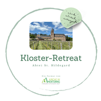 In einem grünen Kreis ist ein Bild der Abtei St. Hildegard- Darunter steht: "Kloster-Retreat: Abtei St. Hildegard. Ein Format von Kirche im Mentoring". Über dem Foto ist ein hellgrüner runder Sticker, auf dem steht: "Relaxed, refreshed, recharged".